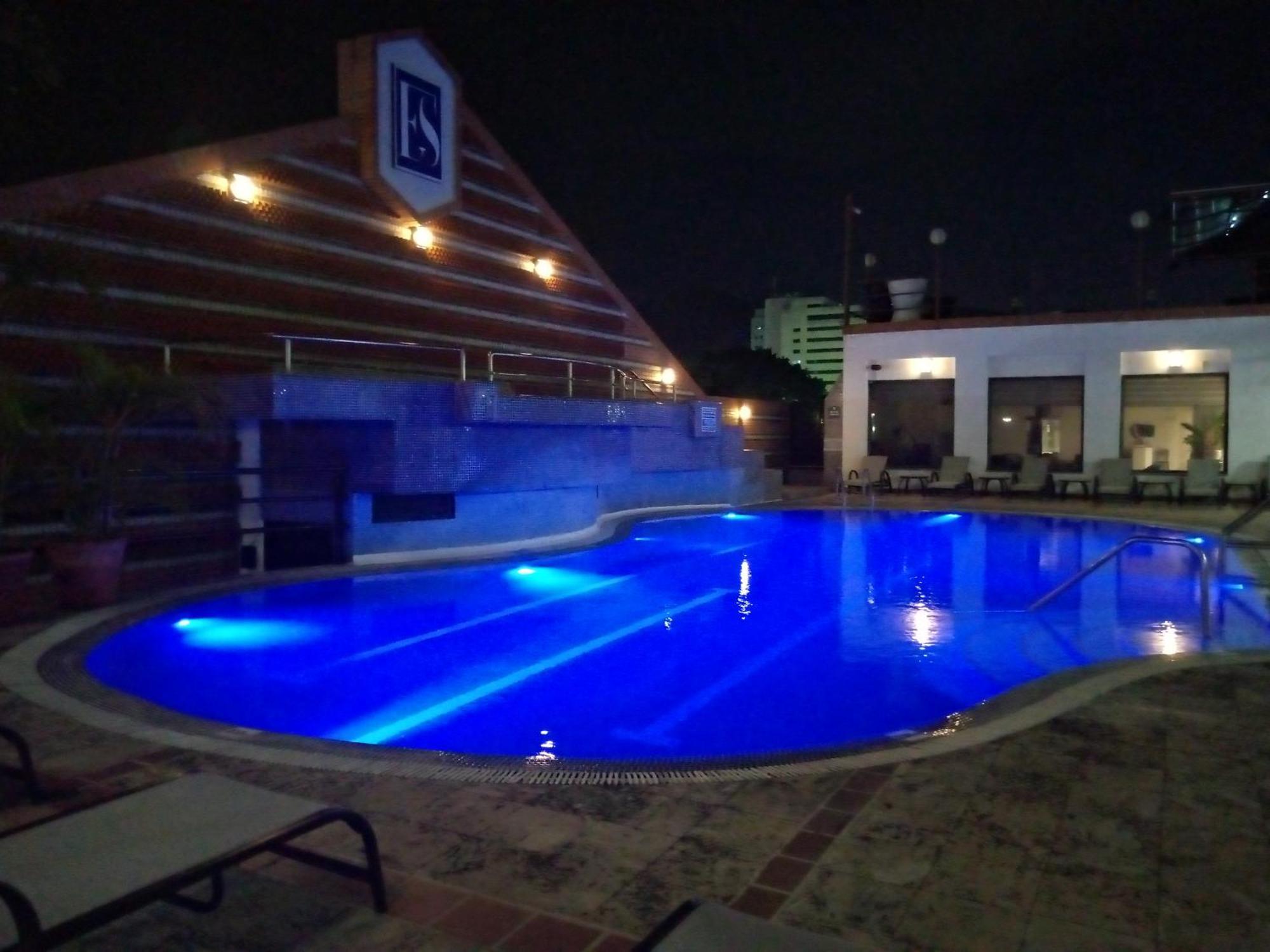 Executive Suites วาเลนเซีย ภายนอก รูปภาพ
